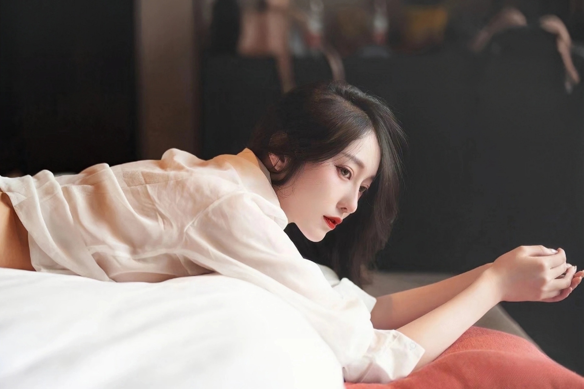 黄仁勋年内第三次访华，用这个词形容中国AI产业